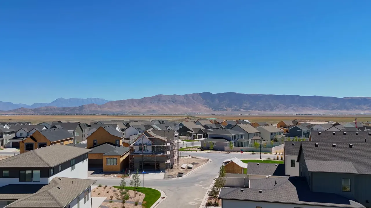 Park City ski slopes and luxury homes with mountain views